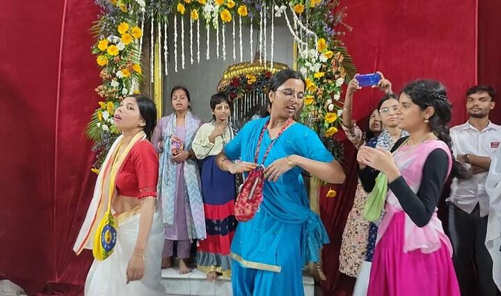 बच्चे-बूढ़े और जवान आराध्य कृष्ण की महिमा का गुणगान करते हैं. मान्यता है कि जन्माष्टमी पर व्रत के साथ भगवान की पूजा और दान करने से मनोकामना पूरी होती है.