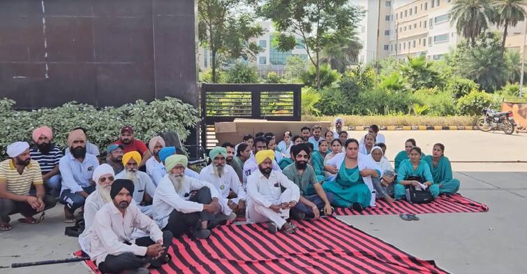 PGI Ghawda Satellite Center Sangrur say bye to contract employees, they protest for their job Sangrur news: ਪੀਜੀਆਈ ਘਾਵਦਾ ਸੈਟੇਲਾਈਟ ਸੈਂਟਰ ਸੰਗਰੂਰ ਨੇ ਕਾਨਟਰੈਕਟ ਮੁਲਾਜ਼ਮਾਂ ਨੂੰ ਦਿਖਾਇਆ ਬਾਹਰ ਦਾ ਰਸਤਾ, ਦੱਸੀ ਇਹ ਵਜ੍ਹਾ