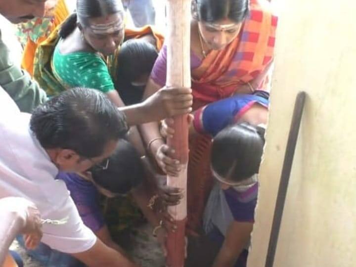 கரூர் சக்தி விநாயகர் ஆலய மகா கும்பாபிஷேக விழாவையொட்டி முகூர்த்த கால் நடும் நிகழ்ச்சி Maha Kumbabhishekah ceremony of the auspicious Shakti Vinayagar Temple TNN கரூர் சக்தி விநாயகர் ஆலய மகா கும்பாபிஷேக விழாவையொட்டி முகூர்த்த கால் நடும் நிகழ்ச்சி