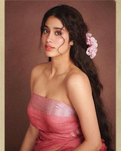 Janhvi Kapoor Looks Like A Painting In A Pink Saree; See Pics