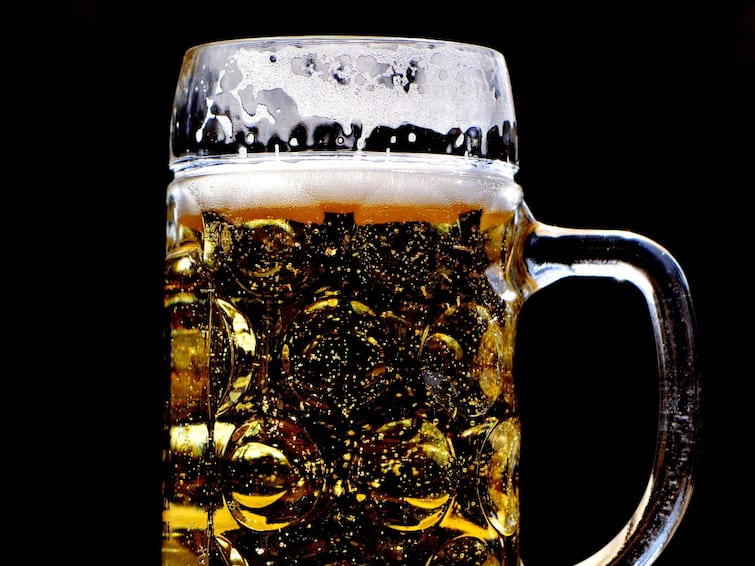 Having a beer is good for your gut and better for you than trendy health drinks, scientists claim ఎవరండీ, బీరు ఆరోగ్యానికి మంచిది కాదన్నది? పరిశోధకులు ఏం చెప్పారో చూడండి