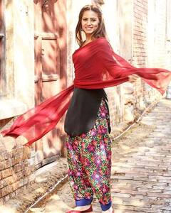 Sargun Mehta: ਸਰਗੁਣ ਮਹਿਤਾ ਮਨਾ ਰਹੀ 34ਵਾਂ ਜਨਮਦਿਨ, ਜਾਣੋ ਰਵੀ ਦੂਬੇ ਨਾਲ ਕਿਵੇਂ ਸ਼ੁਰੂ ਹੋਈ ਸੀ ਲਵ ਸਟੋਰੀ