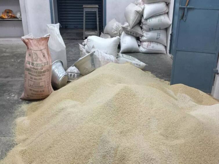 3½ tonnes of ration rice hoarded in Trichy district seized  one person arrested TNN திருச்சி மாவட்டத்தில்  பதுக்கி வைக்கபட்ட 3½ டன் ரேஷன் அரிசி பறிமுதல் - ஒருவர் கைது