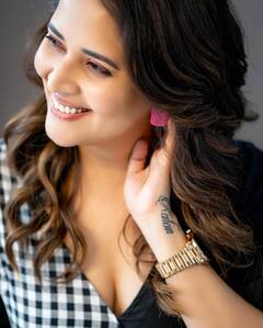 Anasuya Bharadwaj: బ్లాక్ అండ్ వైట్ గౌనులో అనసూయను అలా చూస్తుంటే...