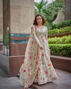 Nushrratt Bharuccha Photos : చుడిదార్ వేసిన 'ఛత్రపతి' హీరోయిన్ - కొత్త ఫోటోలు చూశారా?