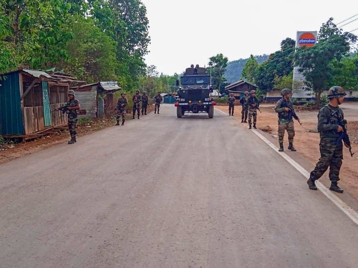 मणिपुर: कर्फ्यू के उल्लंघन पर सुरक्षा बलों ने दागे आंसू गैस के गोले, 40 से ज्यादा लोग घायल