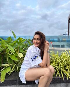 Pragya Jaiswal PHOTO: પ્રજ્ઞા જયસ્વાલે શોર્ટ ડ્રેસમાં આપ્યા કિલ્લર પોઝ, જુઓ સુંદર તસવીરો