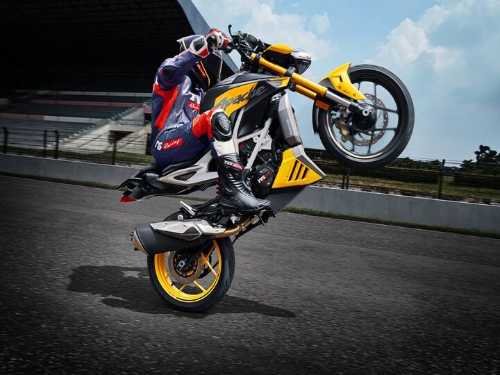 The bike boasts a 6-speed transmission and introduces an all-new Bi-Directional Quickshifter for smoother gear shifts. (Image Source: Somnath Chatterjee)