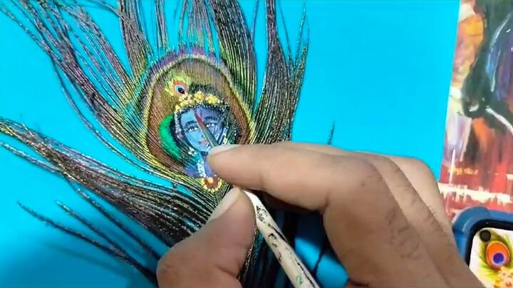 तेव्हा पाण्याचं ठिकाण सापडण्यासाठी मोराने आपल्या पिसाऱ्यातील एक एक पीस गाळत पाणवठ्याच्याची दिशा रामाला दाखवली.