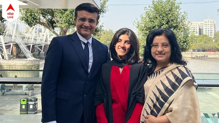 Sana Ganguly becomes graduate in economics, Sourav and Dona Ganguly posts photo of the convocation day Sourav-Sana Ganguly: অর্থনীতিতে স্নাতক সানা, সমাবর্তনের ছবি পোস্ট করলেন গর্বিত বাবা-মা সৌরভ-ডোনা