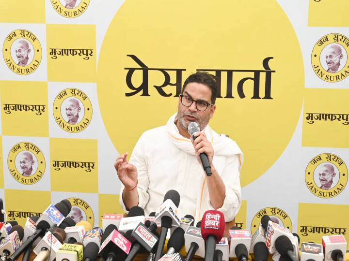 Prashant Kishor attacked CM Nitish Kumar and Tejashwi Yadav regarding employment in Bihar Prashant Kishor: CM नीतीश की बातों के मायने को प्रशांत किशोर ने समझाया, कहा- 'एक साल की उनकी पुरानी स्पीच...'