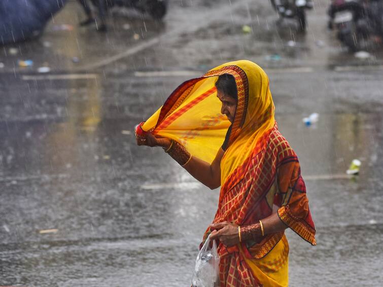 AP Weather News: Rains may occurs in various places in andhra pradesh says IMD Amaravathi Rains in AP: బలహీనపడ్డ అల్పపీడనం - ఏపీకి వర్షసూచన, ఈ ప్రాంతాల్లో ఈదురుగాలులు - ఐఎండీ