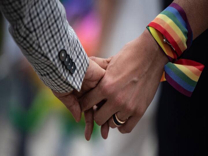 Hong Kong court of final appeal rules to recognise same orientation partnerships LGBTQIA Partnership : தற்பாலின தம்பதிகளுக்கு அங்கீகாரம்.. உச்சநீதிமன்றம் அதிரடி 