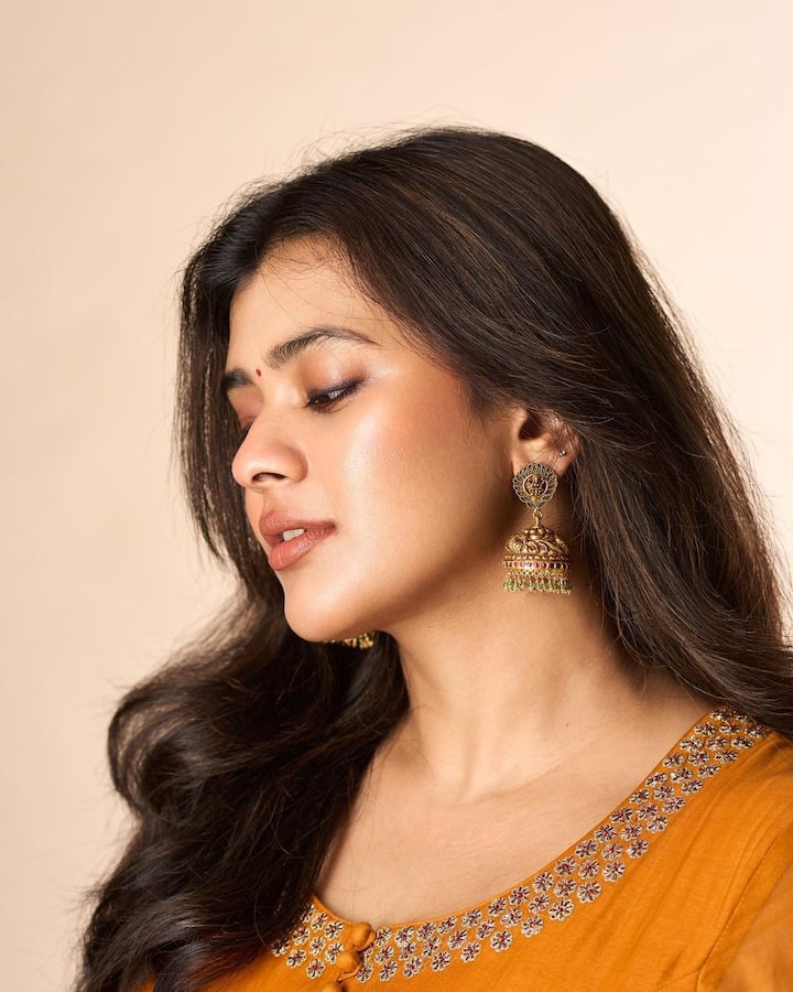 తొలి సినిమాలోనే అందాల కనువిందుతో ఆకట్టుకుంది. Photo Credit: Hebah P/Instagram