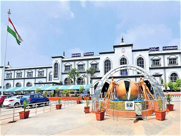 Vijayawada Railway Station Secures IGBC Platinum Rating Vijayawada: గ్రీన్‌ రైల్వేస్టేషన్‌గా విజయవాడ, ఇండియన్ గ్రీన్ బిల్డింగ్ కౌన్సిల్ నుంచి ప్లాటినం రేటింగ్ కైవసం