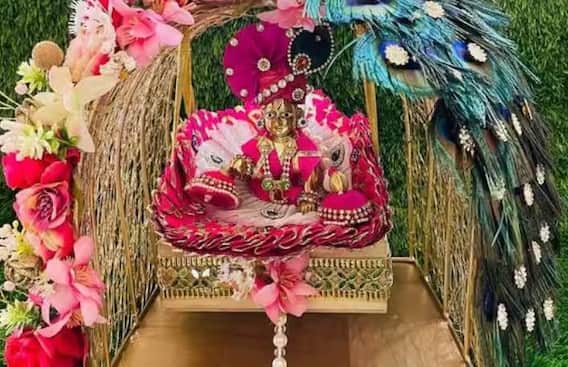 Janmasthami 2023: घर पर कैसे सजाएं बाल गोपाल का पालना, देखें ये 7 शानदार डिजाइन