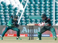 పాక్‌ పేసర్ల ధాటికి బంగ్లా విలవిల - 193కే ఆలౌట్‌