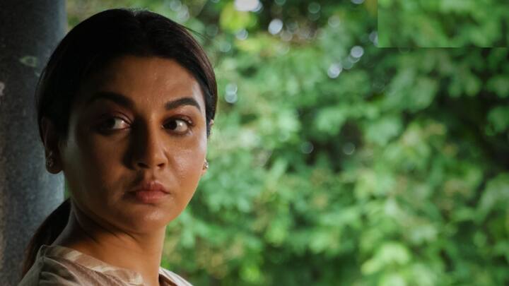 সঙ্গীতের দায়িত্বে রয়েছেন অনুপম রায় (Anupam Roy), রূপম ইসলাম (Rupam Islam) ও ইন্দ্রদীপ দাশগুপ্ত (Indraadip Dashgupta)।