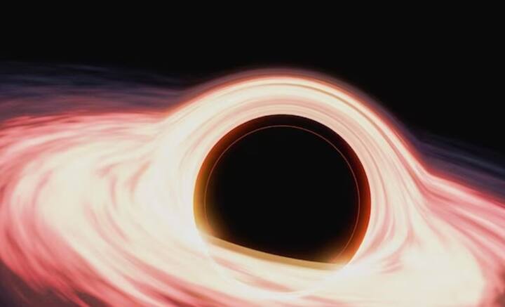 ঠিক কী কারণে নক্ষত্রের নক্ষত্রের ধ্বংসাবশেষ উগরে দেয় কৃষ্ণগহ্বর, এখনও পর্যন্ত তার কার্যকারণ খুঁজে পাননি বিজ্ঞানীরা। তবে একেবারে পাকস্থলী থেকে তা উঠে আসে না, বরং অভিকর্ষ শক্তি যেখানে শক্তিশালী, সেই গলার কাছে বা তার কিছুটা ভিতরেই ভাসমান অবস্থায় থাকে। পরে বেরিয়ে আসে বলে মত তাঁদের।