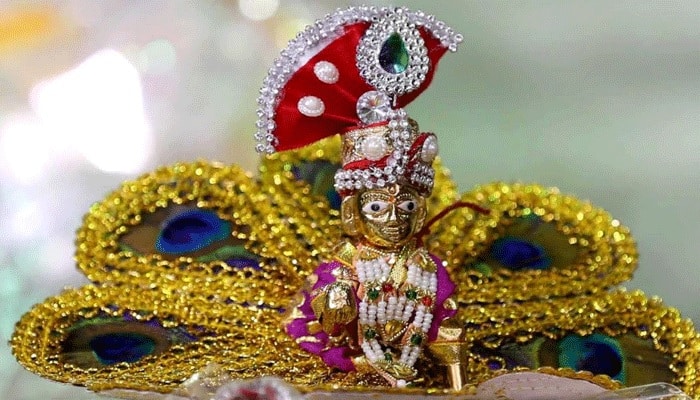 Krishna Bal Leela: જન્માષ્ટમીનો તહેવાર દેશમાં ધામધૂમથી ઉજવવામાં આવશે. નટખટ બાળ ગોપાલે જન્મ લેતાની સાથે જ પોતાની લીલા બતાવવાનું શરૂ કર્યું, જેને જોઈને બધા આશ્ચર્યચકિત થઈ ગયા. જાણો કૃષ્ણની 5 અનોખી લીલાઓ