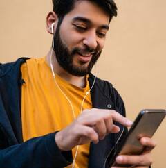 Using Mobile: ਕੀ ਤੁਸੀਂ ਜਾਣਦੇ ਹੋ ਕਿ ਫੋਨ ਦੀ ਵਰਤੋਂ ਕਿਸ ਸਮੇਂ ਕਰਨਾ ਸਭ ਤੋਂ ਜ਼ਿਆਦਾ ਖ਼ਤਰਨਾਕ ?