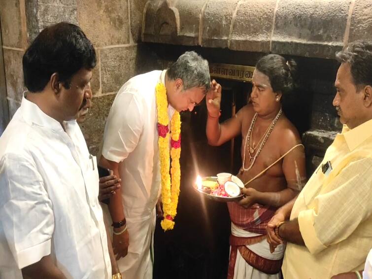 MP Karthik Chidambaram worship in various temples in Mayiladuthurai district TNN சாதிய வேறுபாடுகள் இல்லாத சமுதாயத்தை அமைக்க வேண்டும் என்ற அமைச்சர் உதயநிதி கருத்துடன் ஒத்துப் போகிறேன் - எம்.பி கார்த்தி சிதம்பரம்