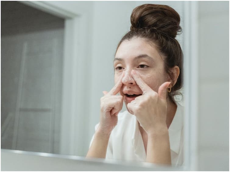 Cleansing Face: If you do this at night before sleeping, you will glow beautifully