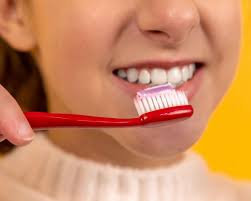 Healthy Teeth : ਮੋਤੀਆਂ ਵਰਗੇ ਦੰਦ ਪਾਉਣ ਲਈ ਅਪਣਾਓ ਇਹ ਤਰੀਕੇ