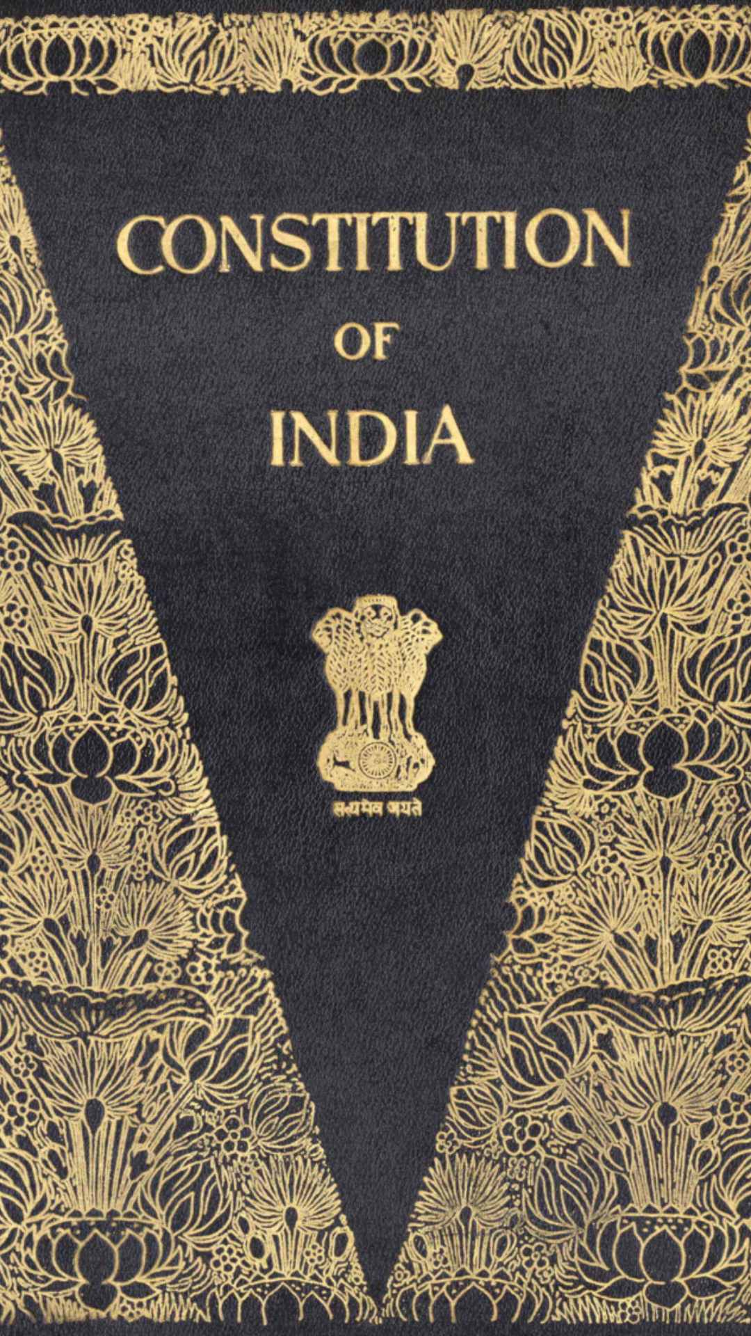 भारतीय संविधान में कहा गया है कि इंडिया, जो कि भारत है,