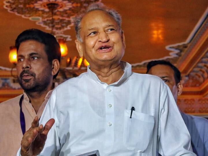 CM Ashok Gehlot in Farmers conference Gulabpura Talks About INDIA Alliance Mallikarjun Kharge BJP RSS PM Modi Rajasthan: I.N.D.I.A गठबंधन का जिक्र करते हुए CM अशोक गहलोत बोले- 'खरगे साहब ने इसमें...'