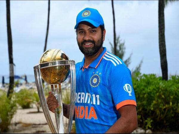 তালিকায় সবার শেষে থাকবেন বর্তমান ভারত অধিনায়ক রোহিত শর্মা। গত বিশ্বকাপেই পাঁচটি সেঞ্চুরি হাঁকিয়েছিলেন রোহিত।
