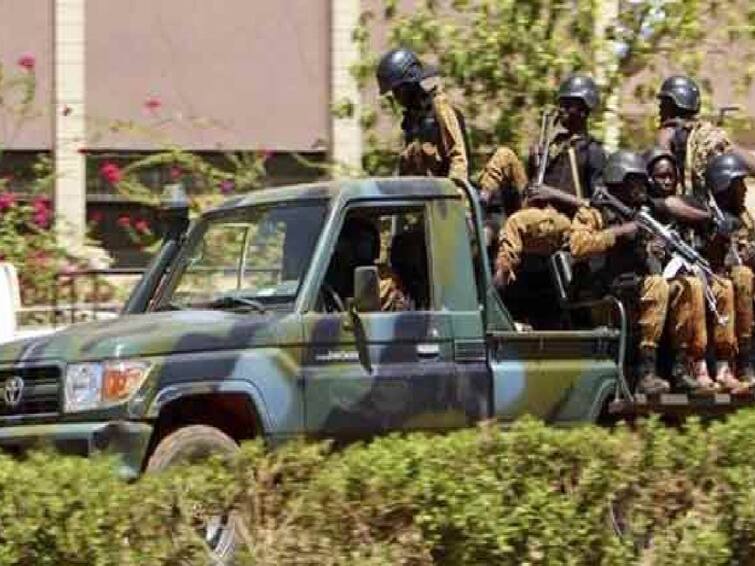 More than 50 security forces have been reported killed in an attack by terrorist groups in northern Burkina Faso. Terror Attack: மேற்கு ஆப்பிரிக்காவில்  நடந்த பயங்கரவாத தாக்குதல்.. 50 க்கும் மேற்பட்ட ராணுவத்தினர் உயிரிழப்பு..