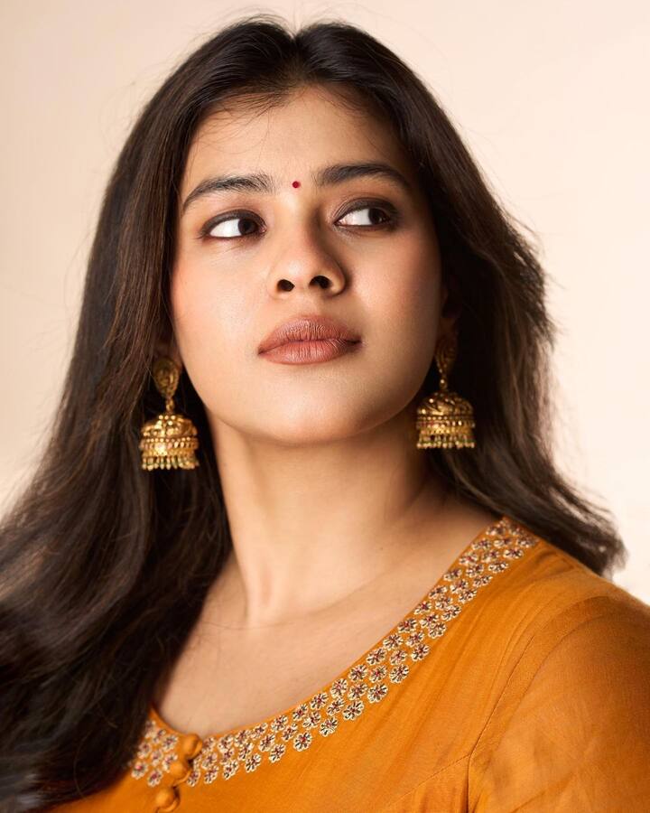 ‘కుమారి 21ఎఫ్‘ సినిమాతో టాలీవుడ్ లోకి ఎంట్రీ ఇచ్చింది హెబ్బా పటేల్. Photo Credit: Hebah P/Instagram