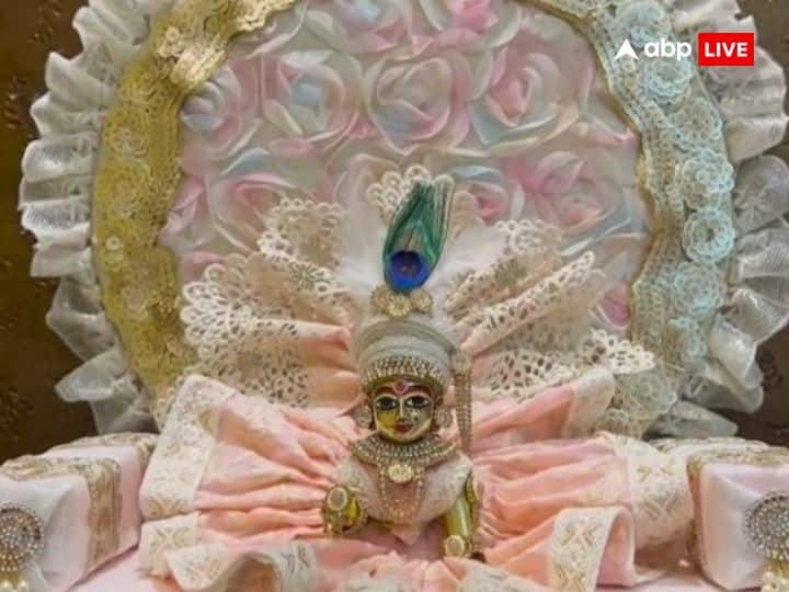 जन्माष्टमी का पर्व साल 2023 में दो दिन मनाया जाएगा. कुछ लोग इस पर्व को 6 सितंबर यानि आज बुधवार के दिन मनाएंगे, वहीं कुछ लोग इस पर्व को 7 सितंबर के दिन सेलिब्रेट करेंगे.