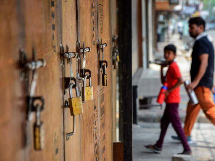 Maratha Reservation Protest Shops and business establishments remained closed during bandh Maratha organizations in Kolhapur Maratha Reservation Protest: कोल्हापुर में मराठा संगठनों की ओर से आहूत बंद के दौरान दुकानें, व्यावसायिक प्रतिष्ठान रहे बंद