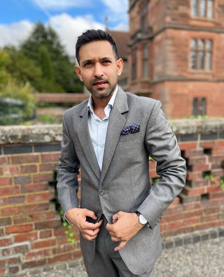 The actor has an amazing fashion sense and time and again he has proved that he can carry any look effortlessly.