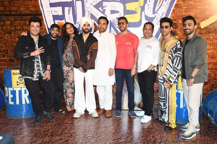 Fukrey 3 Trailer Out: પુલકિત સમ્રાટ અને ઋચા ચઢ્ઢાની ફિલ્મ 'ફુકરે 3'નું ટ્રેલર લોન્ચ થઈ ગયું છે. ટ્રેલર લોન્ચિંગ ઇવેન્ટમાં ફિલ્મની આખી સ્ટાર કાસ્ટે ભાગ લીધો હતો.