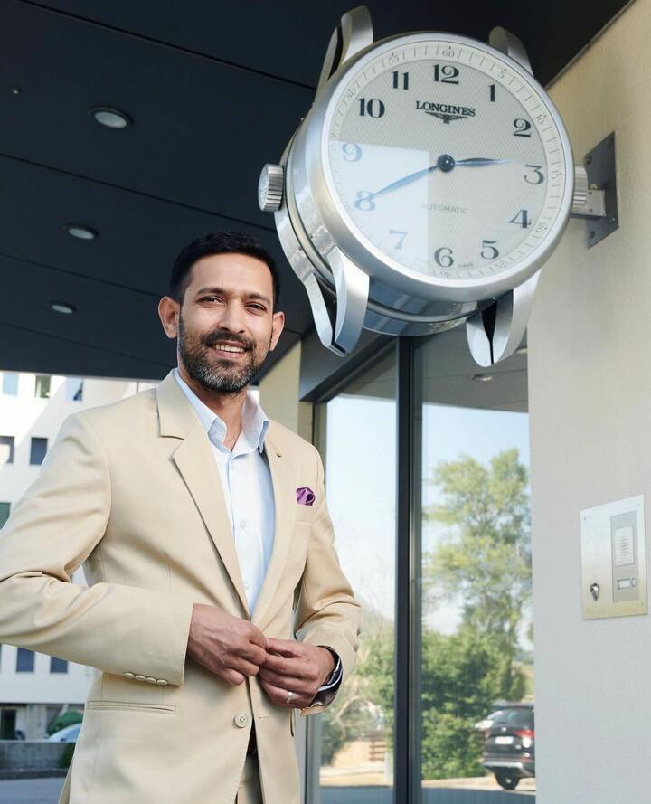 While he has impressed us with his acting prowess, his off-screen appearance and persona is equally commendable and charming.