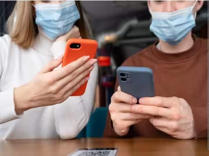 health tips covid 19 virus was spread up to-45 percent by mobile phone during the corona epidemic research report Health:સાવધાન, મોબાઇલ ફોનથી ઝડપથી ફેલાઇ છે વાયરલ ઇન્ફેકશન, લેટેસ્ટ રિપોર્ટનું તારણ