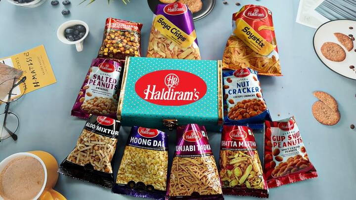 Tata Consumer-Haldiram Deal: ਟਾਟਾ ਸਮੂਹ ਨੇ ਫੂਡ ਕੰਪਨੀ ਹਲਦੀਰਾਮ 'ਚ 51 ਫੀਸਦੀ ਹਿੱਸੇਦਾਰੀ ਖਰੀਦਣ ਦੀਆਂ ਖਬਰਾਂ ਦਾ ਖੰਡਨ ਕੀਤਾ ਹੈ। ਗਰੁੱਪ ਦੀ ਖ਼ਪਤਕਾਰ ਕੰਪਨੀ ਟਾਟਾ ਕੰਜ਼ਿਊਮਰ ਪ੍ਰੋਡਕਟਸ ਲਿਮਿਟੇਡ ਨੇ ਸ਼ੇਅਰ ਬਾਜ਼ਾਰਾਂ ਨੂੰ ਕਿਹਾ ਹੈ ਕਿ ਅਜਿਹੀਆਂ ਚੱਲ ਰਹੀਆਂ ਖਬਰਾਂ ਗ਼ਲਤ ਹਨ। ਕੰਪਨੀ ਨੇ ਸਪੱਸ਼ਟ ਕੀਤਾ ਹੈ ਕਿ ਇਸ ਸਬੰਧ 'ਚ ਕੋਈ ਗੱਲਬਾਤ ਨਹੀਂ ਹੋ ਰਹੀ ਹੈ।