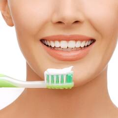 Healthy Teeth : ਮੋਤੀਆਂ ਵਰਗੇ ਦੰਦ ਪਾਉਣ ਲਈ ਅਪਣਾਓ ਇਹ ਤਰੀਕੇ