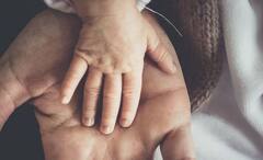 Zodiac Signs: নিজে থেকেই ভাগ করে নেন দায়-দায়িত্ব, মায়ের মতোই সন্তানের আশা-ভরসা হয়ে উঠতে চান এই পুরুষরা