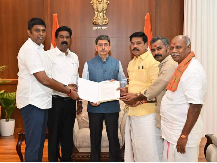 'Sanatan Dharma' Row: Hindu Munnani Stages Protest, TN BJP Submits Letter To Governor Against Udhay 'Sanatan Dharma' Row: Hindu Munnani Stages Protest, TN BJP Submits Letter To Governor Against Udhay
