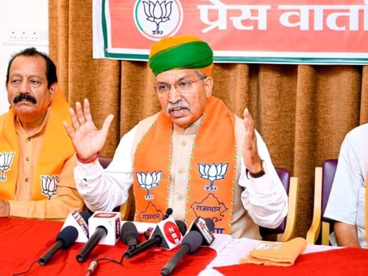 Rajasthan Assembly Elections 2023 Arjun Ram Meghwal BJP Parivartan Yatra Made Allegation Ashok Gehlot and INDIA Alliance ann Rajasthan: 'CM गहलोत ने हाईकमान के आब्जर्वर को दिखाया था ठेंगा', मंत्री मेघवाल ने इंडिया गठबंधन पर लगाये ये आरोप