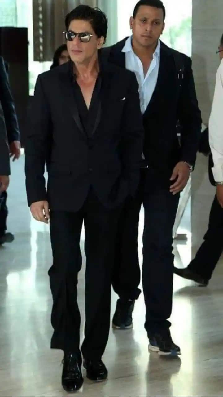 Jawan Shah rukh Khan pays 3 crore every year to bodyguard Ravi Singh | Shahrukh Khan Bodyguard: शाहरुख खान की सुरक्षा के लिए साए की तरह उनके साथ रहता है ये शख्स,