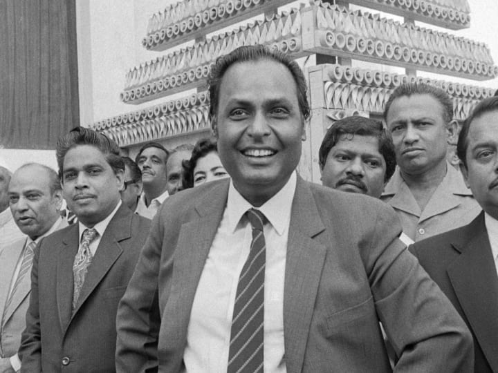 हालां​कि 1965 में अंबानी और दमानी के बीच साझेदारी समाप्त हो गई, क्योंकि दोनों ने अलग-अलग रास्ते अपनाए. जोखिम लेने और नया परिवर्तन में अंबानी की रुचि दमानी के अधिक सतर्क दृष्टिकोण से टकराती दिख रही थी.