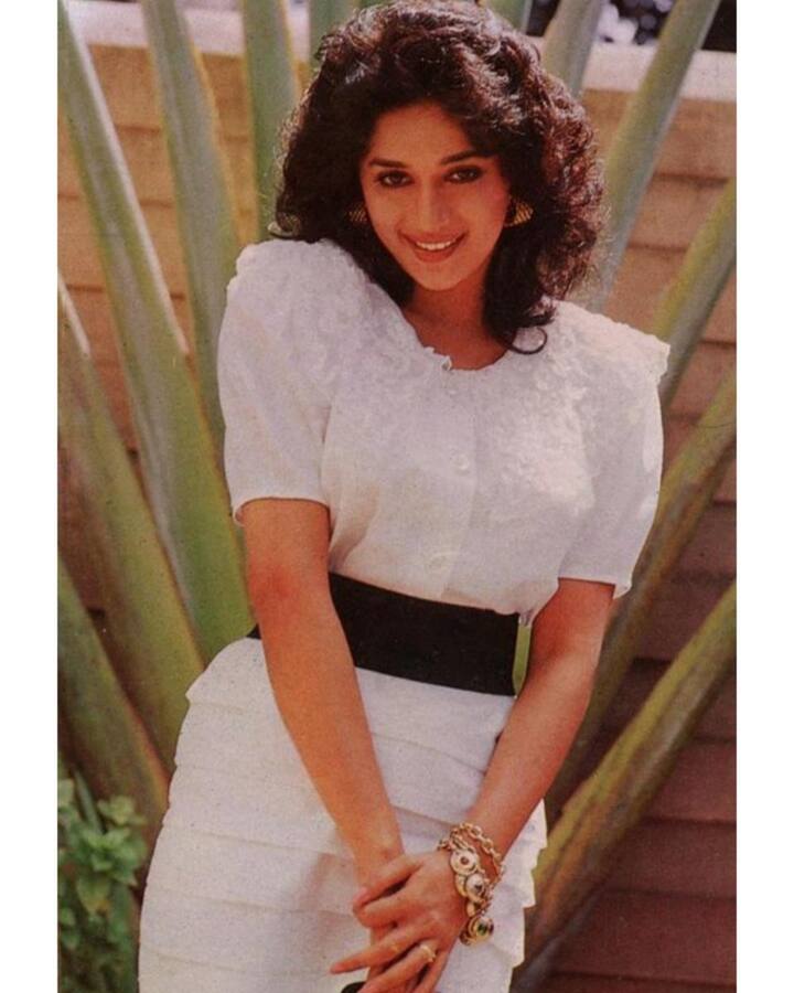 दरअसल 1989 में रिलीज हुई फिल्म 'प्रेम प्रतिज्ञा' में माधुरी दीक्षित को उस वक्त के स्टार मिथुन चक्रवर्ती के साथ काम करने का मौका मिला था. इस फिल्म में एक रेप सीन भी था. माधुरी फिल्म के इस सीन को लेकर बेहद असहज थी लेकिन डायरेक्टर के दबाव में उन्हें वो सीन करना ही पड़ा था..