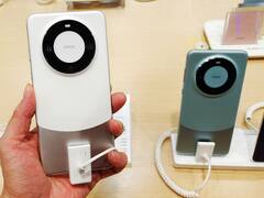 Huawei Mate 60 Pro Defies US Sanctions With Wireless Speeds As Fast As Apple