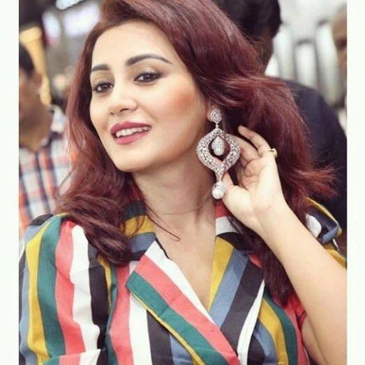 रिमी ने बताया कि, “ जब मुझे एक्टिंग की समझ आई तब वक्त ऐसा आ गया था कि मैं और ज्यादा संघर्ष के लिए तैयार नहीं थी. इसलिए मैंने उसी समय एक्टिंग छोड़ने का फैसला लिया.”