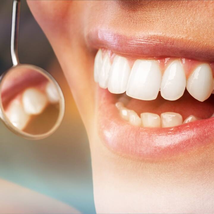 ਖਾਣੇ ਦੇ ਸਵਾਦ ਲਈ ਦੰਦਾਂ ਦਾ ਹੋਣਾ ਲਾਜ਼ਮੀ ਹੈ। ਦੰਦਾਂ ਦੇ ਨਾਲ-ਨਾਲ ਮਸੂੜਿਆਂ ਨੂੰ ਸਿਹਤਮੰਦ ਰੱਖਣਾ ਵੀ ਜ਼ਰੂਰੀ ਹੈ। ਇਸ ਦੇ ਲਈ ਰੋਜ਼ਾਨਾ ਦੰਦਾਂ ਦੀ ਸਫ਼ਾਈ ਦੇ ਨਾਲ-ਨਾਲ ਮਸੂੜਿਆਂ ਦੀ ਸਫ਼ਾਈ ਵੀ ਜ਼ਰੂਰੀ ਹੈ।